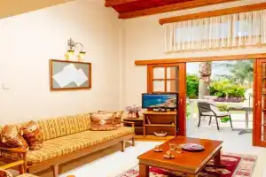 Almond Holiday Village, Karavas