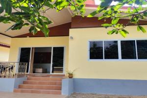House in, Lipa Noi