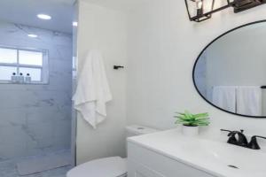 Dreamy Bay Apartment 2bed 1bath with full kitchen and laundry, Sarasota