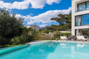 Luxury villa Manera with heated pool near Zlatni Rat, Bol