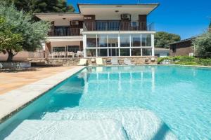 Elis house Piscina Privada Villa Mediterránea, Castelldefels