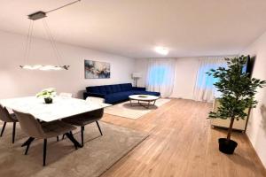 Designer Apartment in Erstbezug 75 TV mit Netflix und offene Küche WeHome Premium, Sinsheim
