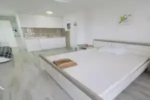 Luka MonteVilla, Dobra-Voda