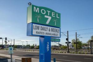 Motel 7 By OYO Near Phoenix Airport, Mesa