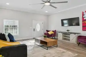 Beautiful NEW 5BR Home with outdoor seating Guest house, New Orleans