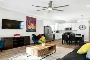 Brand New 5BR, Outdoor Seating, Parking Guest house, New Orleans