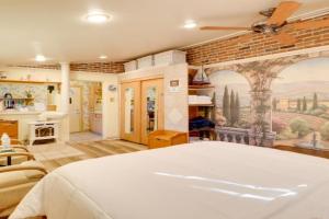 Close to Midtown! Cozy River Cottage, Reno