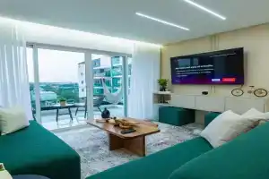 Modern 3BR! 9fl, King Bed! Sti!, Apartments, Santiago