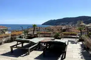 Attic with sea view and car box Apartments, Laigueglia