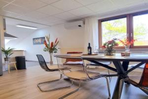 CEC-Spezial, 2 Wohnungen nebeneinander, bis 12 Personen, Klimaanlage, Parkplätze Apartments, Braunschweig