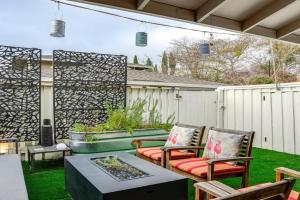 1 Mi to Dtwn Townhome with Pool Access Guest house, Napa