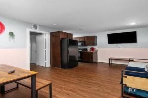 Chic & Cozy 1BR Apt with Free Parking & King Bed Apartments, Houston
