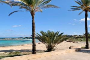 Apartamentos Pepe, a solo 30 metros de la playa de, Es Pujols