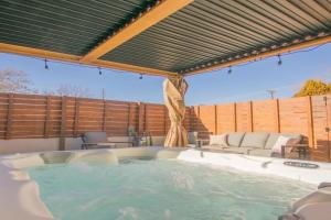Terracotta Suite at ArnoTriplex! Hot Tub-Close to Downtown-Pet Friendly-No Pet Fee! Apartments, Albuquerque