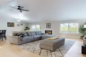 3BR Home in Quiet Cul-De-Sac, Family Friendly Guest house, Redmond