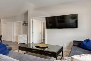 Free Underground Parking, Pet Friendly Apartment, Calgary
