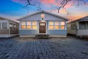 Cozy 3-BR Retreat, Four Blocks to Beach & Boardwalk home Guest house, Seaside Heights