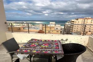 روف غرفتين مكيف فيو بانوراما بحر شارع جيلاتي عزة البوسيت - Air-conditioned 2br roof with panoramic sea view Apartments, Marsa Matruh
