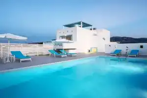 XENOS VILLA 7 with a private pool near the sea, Tigaki