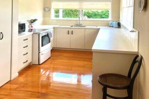 Graceful Character Cottage In The Leafy Avenues, Tauranga