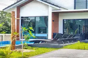 Sunny Petite Villa Close to Beach, Lipa Noi
