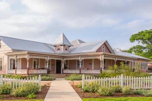 The Menagerie Mini-hotel, Fredericksburg