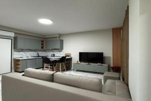 Dennys Apartment at Gardenia Myslym Shyri, Tirana