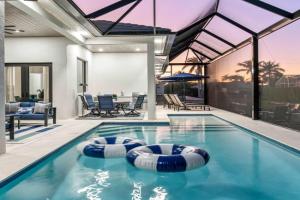 Luxury 5BR - Pool Game Room Mini Golf Fire Pit, Marco