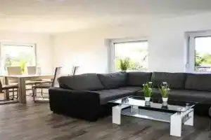 Moderne Wohnung mit Balkon, Küche, Garten Smart-TV Apartments, Emden