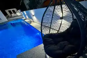 Dilan apartments by the sea, Bar