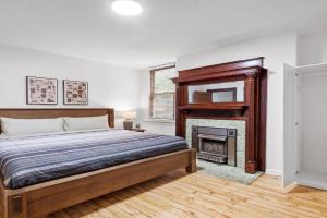 Oakland, !B Stylish and Quiet Private Bedroom with Shared Bathroom, Pittsburgh
