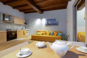 Federico House - by Host4U, Pavia