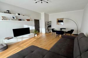 Modern Home near Hospital and City Center Apartments, Parma