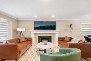 Spacious Family Retreat Central to YVR and Downtown Guest house, Richmond