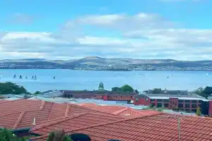 Hobart Bay Sunrise House--Rare Aurora Viewing Opportunities, Hobart