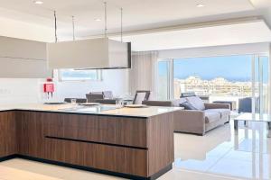 Flat 6 Seaview & City view with Terrace, close to Beaches Apartments, Mellieha