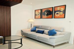 T&C Boxhill Gated 5 Min To Airport 12Pax Villa, Kuching