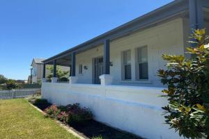 1920's Local Heritage Character home 'Rangatira' 3 bedroom, 2 living room family home, Mount Gambier