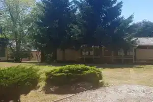 Aranysas bungalló Hotel, Alsoors