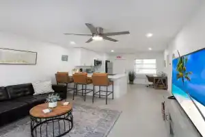 Lovely 1 Bedroom - Just Beachy Unit 2, Fort Lauderdale