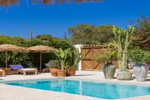 Can Aisha Apart-hotel, Es Pujols