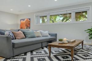 Cozy and Welcoming 2BR Basement Suite In The Heart of Apartments, Calgary