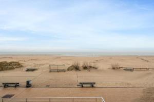 Beachfront Luxe - Stijlvol app met frontaal zeezicht Apartments, Koksijde