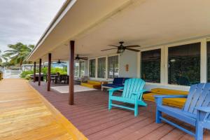 Private Pool and Dock Waterfront Retreat Guest house, Key Largo