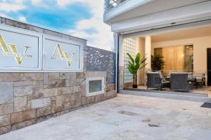 Avento Lux Suites, Potos