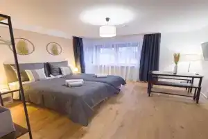 Modernes Apartment mit Balkon & Parkplatz, WiFi, Bremen
