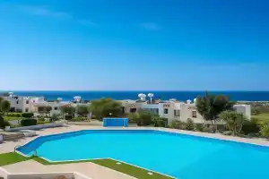 Sea View Luxury Apartment in Acropaphos, Patio, Terrace, Pool, TV 65 Inch, Chlorakas