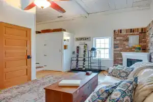 1 Mi to Cranmore Mountain Charming Conway Apt! Apartments, North Conway