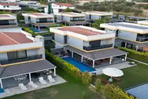 ÖZEL HAVUZLU Müstakil LÜKS VILLA, Kusadasi
