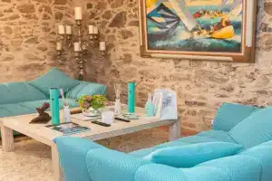 Steps from the Port! Chic 2-Bed in the Heart of Guest house, St. Tropez